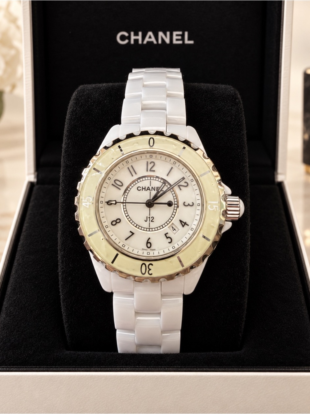 NIB Authentic CHANEL J12 H0968 White Ceramic 33mm Watch Full Set